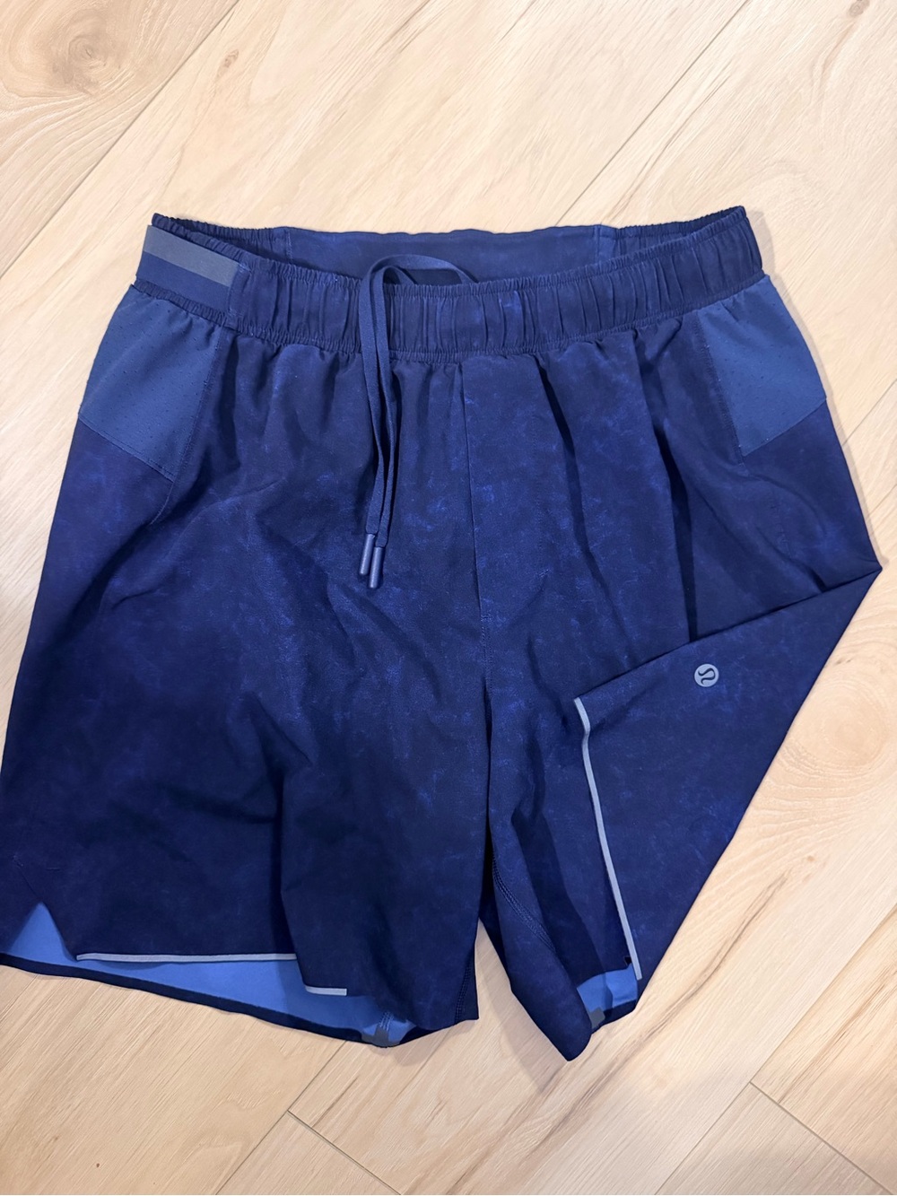 lululemon athletica Men's Dark Navy Athletic Shorts 7inch inseam